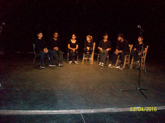 Παρουσίαση θεταρικού για το Ολοκαύτωμα στο Φεστιβάλ Κοζάνης από εφήβους Ρομά του Παραρτήματος Ρομά Αλιβερίου (ΕΣΠΑ 2014-'20)