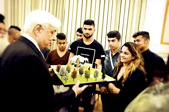 Επίσκεψη στον Πρόεδρο της Δημοκρατίας Προκόπη Παυλόπουλο από εφήβους του Παραρτήματος Ρομά Αλιβερίου (ΕΣΠΑ 2014-'20)