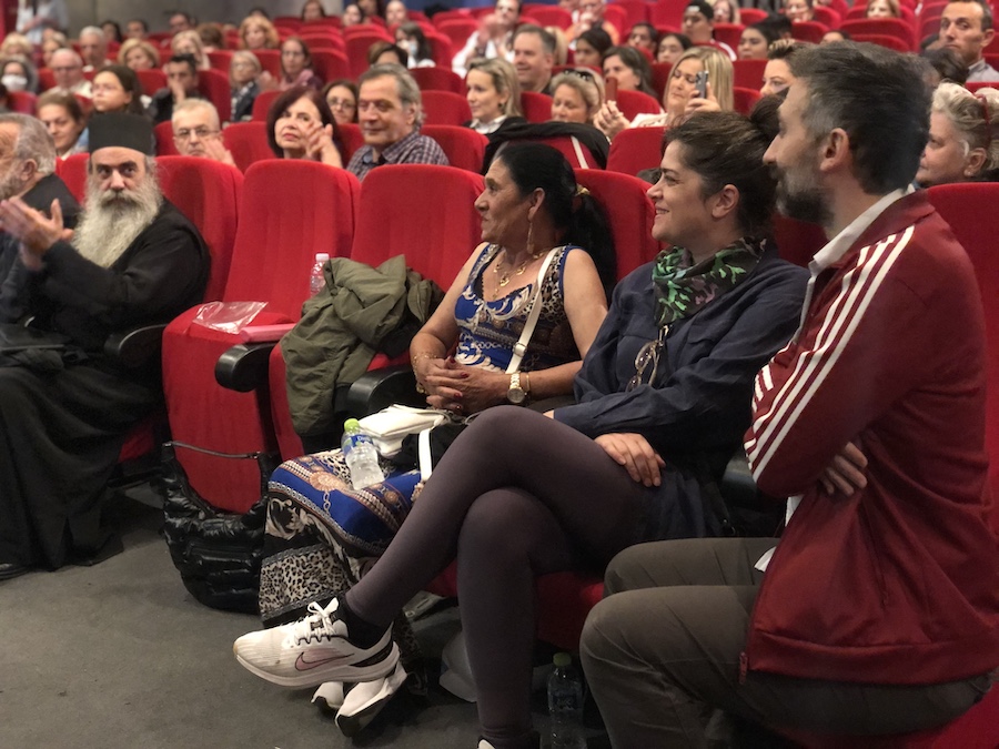 Παράσταση "ROMALAND" στο Αχίλειο σε συνεργασία του Ιδρύματος Ωνάση και του Παραρτήματος Ρομά Αλιβερίου (ΕΣΠΑ 2021-'27)